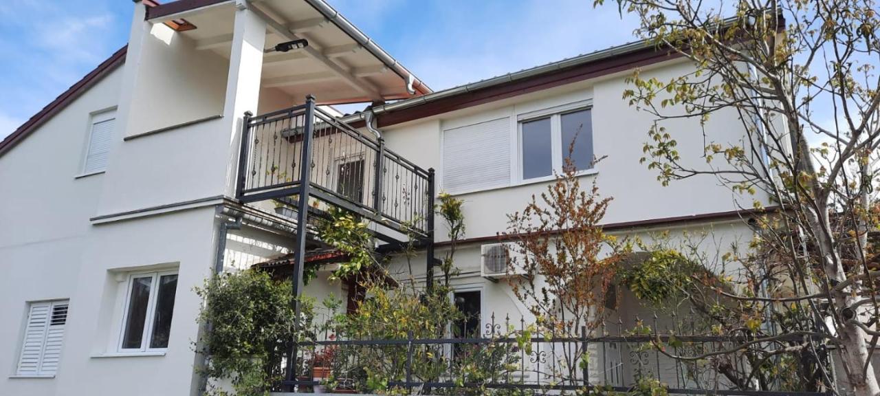 Apartmani Tinka Стариград-Пакленица Екстериор снимка